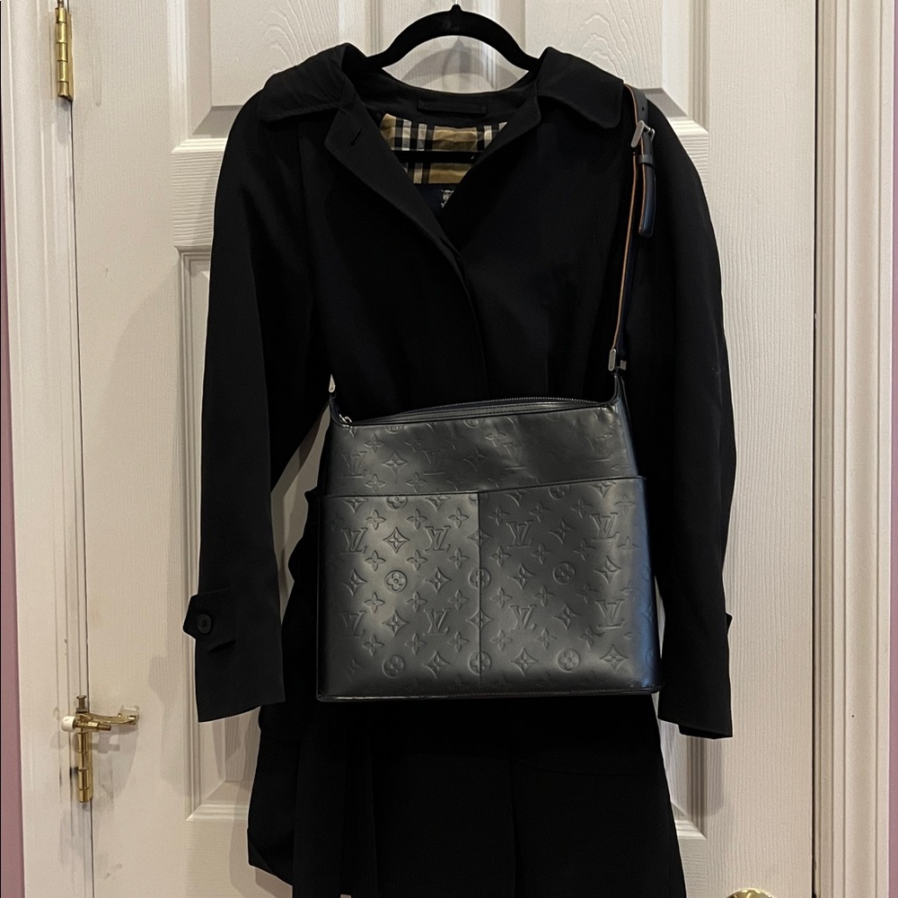 Louis Vuitton Leather Crossbody Bag - Picture 12 of 12